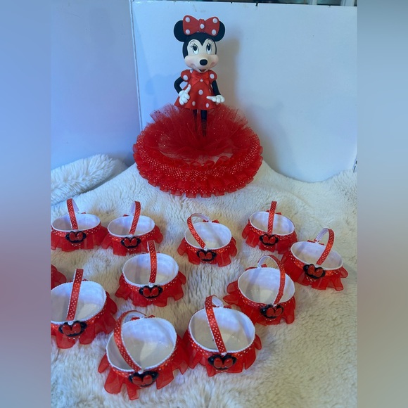 Charming Red Polka Dot Figurine made of cold Porcelain hand made - Picture 8 of 9